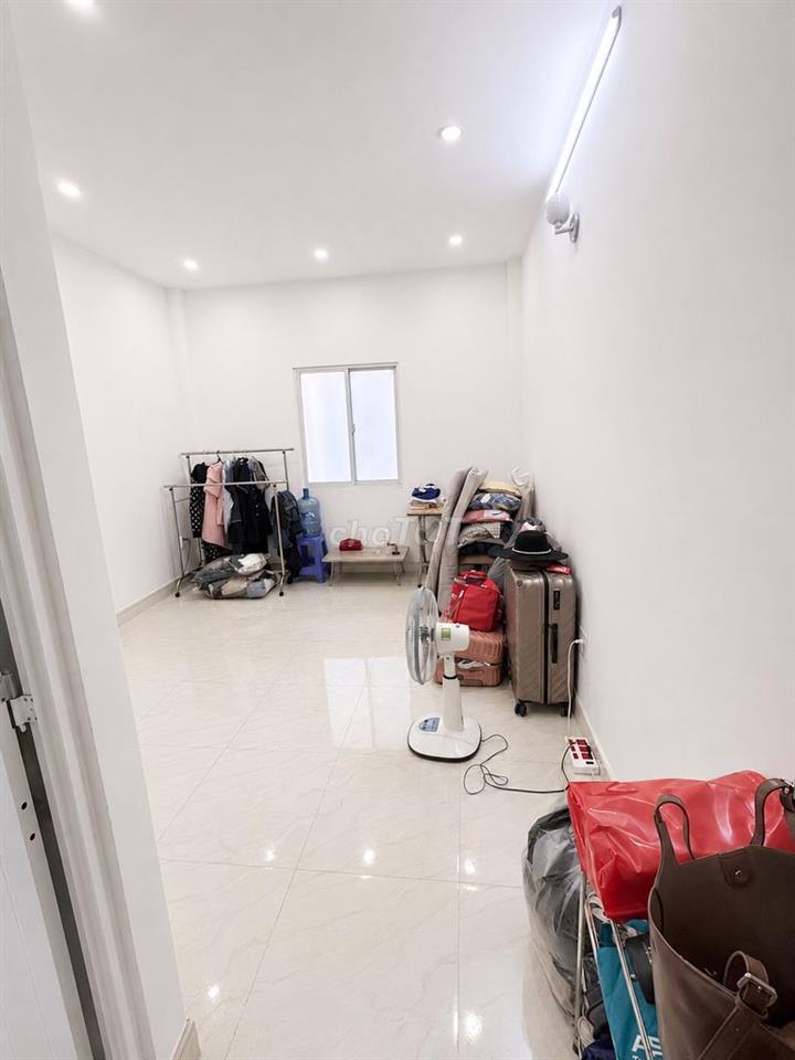Cho thuê phòng 22m2 ngay Công viên Lê Thị Riêng