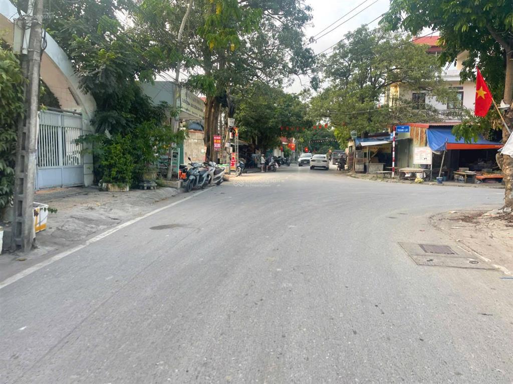 Mặt đường thành tô diện tích lớn giá mềm 240m2 ngang 8m
