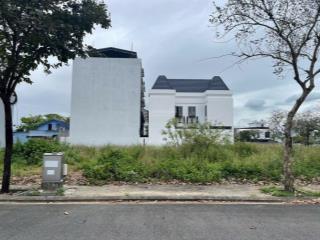 Bán lô đất biệt thự fpt 180m2, sát đường trần quốc vượng gần kênh