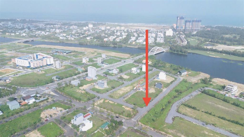 Hàng hiếm  bán lô góc view kênh và công viên fpt city ngang 10,5m