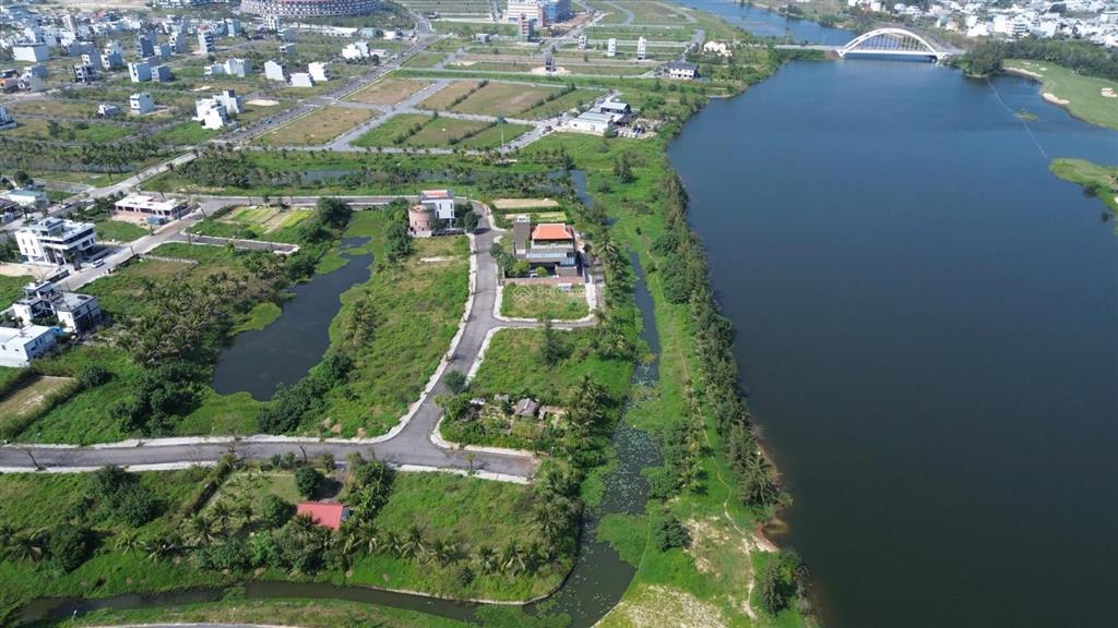 Hàng hiếm  bán lô góc view kênh và công viên fpt city ngang 10,5m