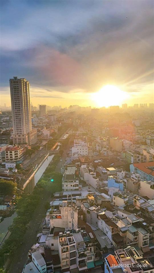 Bán gấp căn hộ screc tower  quận 3 (92m²  2pn  2wc). giá 5.5 tỷ. có sổ