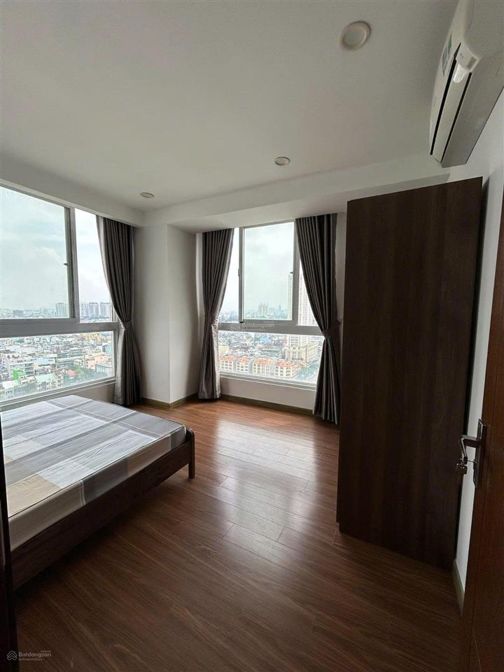Bán gấp căn hộ screc tower  quận 3 (92m²  2pn  2wc). giá 5.5 tỷ. có sổ
