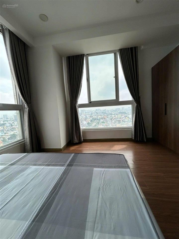 Bán gấp căn hộ screc tower  quận 3 (92m²  2pn  2wc). giá 5.5 tỷ. có sổ
