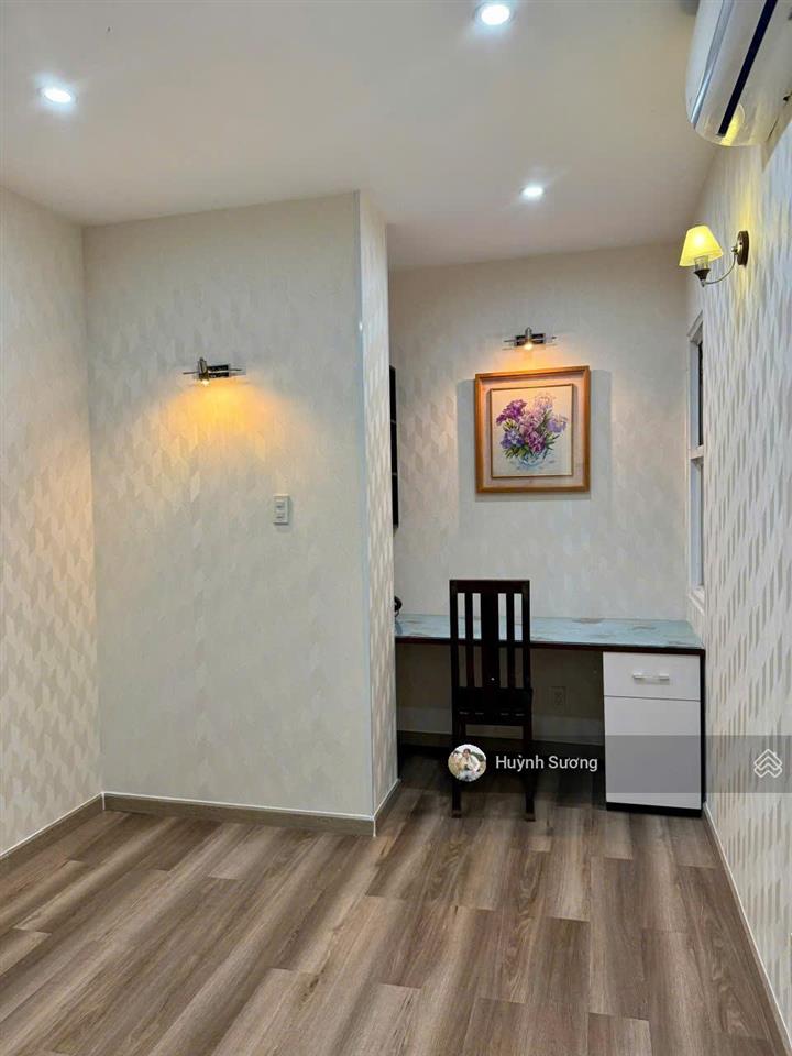 Chính chủ bán căn 70m2 2pn/2wc sổ sẵn giá 3,850 tỷ