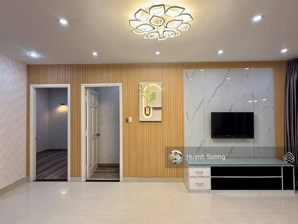 Chính chủ bán căn 70m2 2pn/2wc sổ sẵn giá 3,850 tỷ
