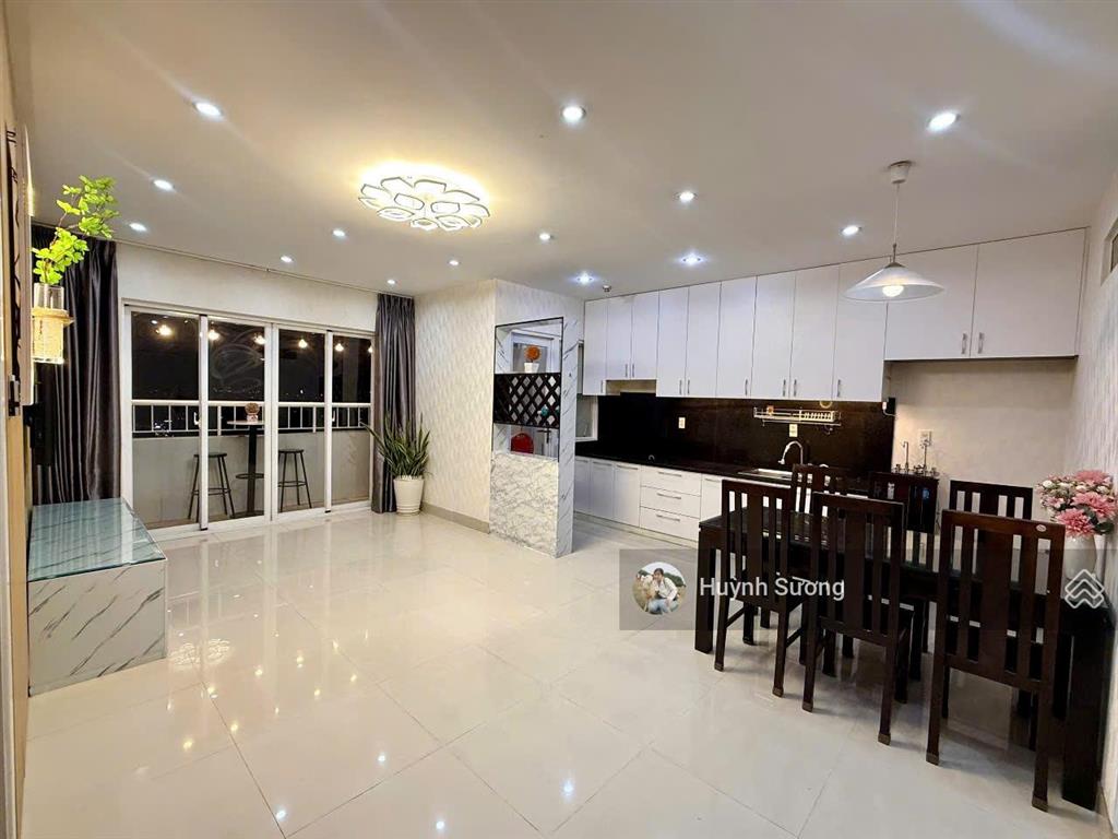 Chính chủ bán căn 70m2 2pn/2wc sổ sẵn giá 3,850 tỷ