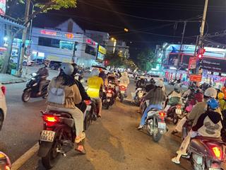 Nhà 3 tầng 9phòng thu nhập ổn định mt ngô thì nhậm gần đầu đường tôn đức thắng .