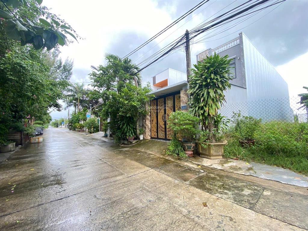 Đất kiệt oto phan văn định . gần mikazuki
 diện tích 284m2 ngang 8m
 zá 30triêu/m2