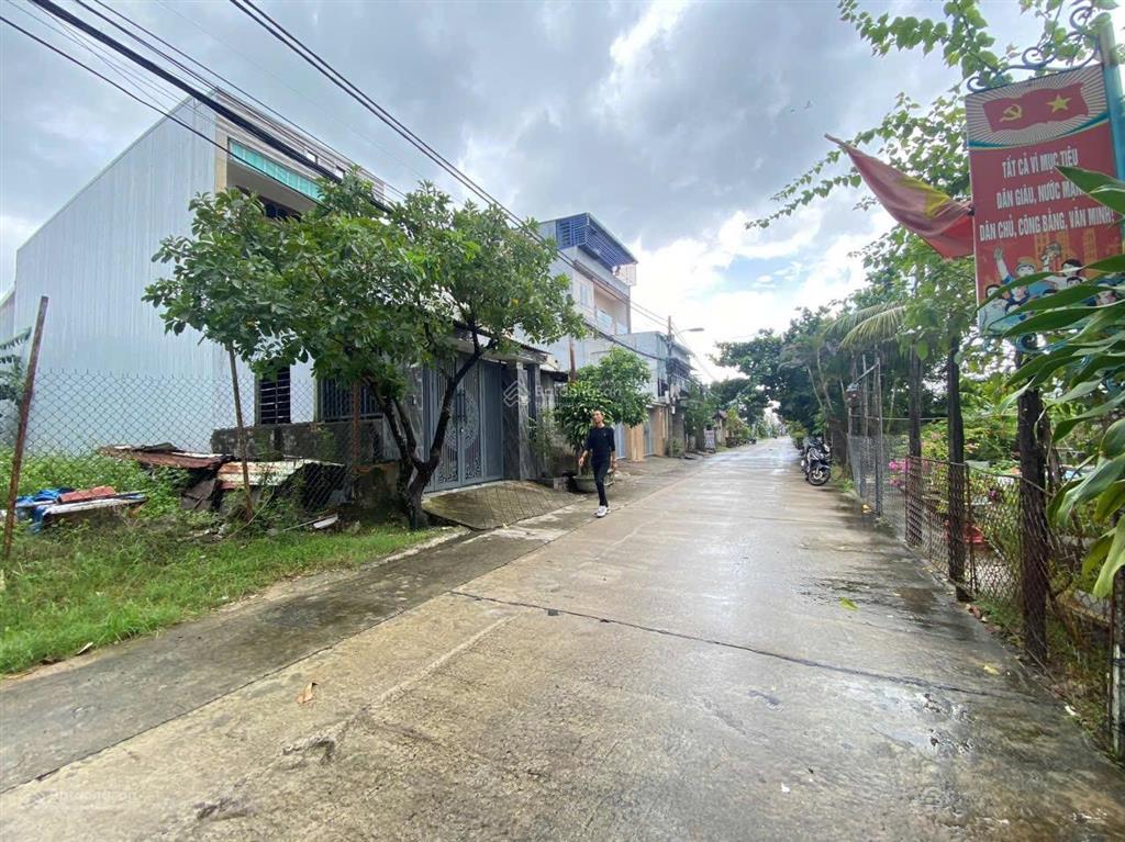 Đất kiệt oto phan văn định . gần mikazuki
 diện tích 284m2 ngang 8m
 zá 30triêu/m2