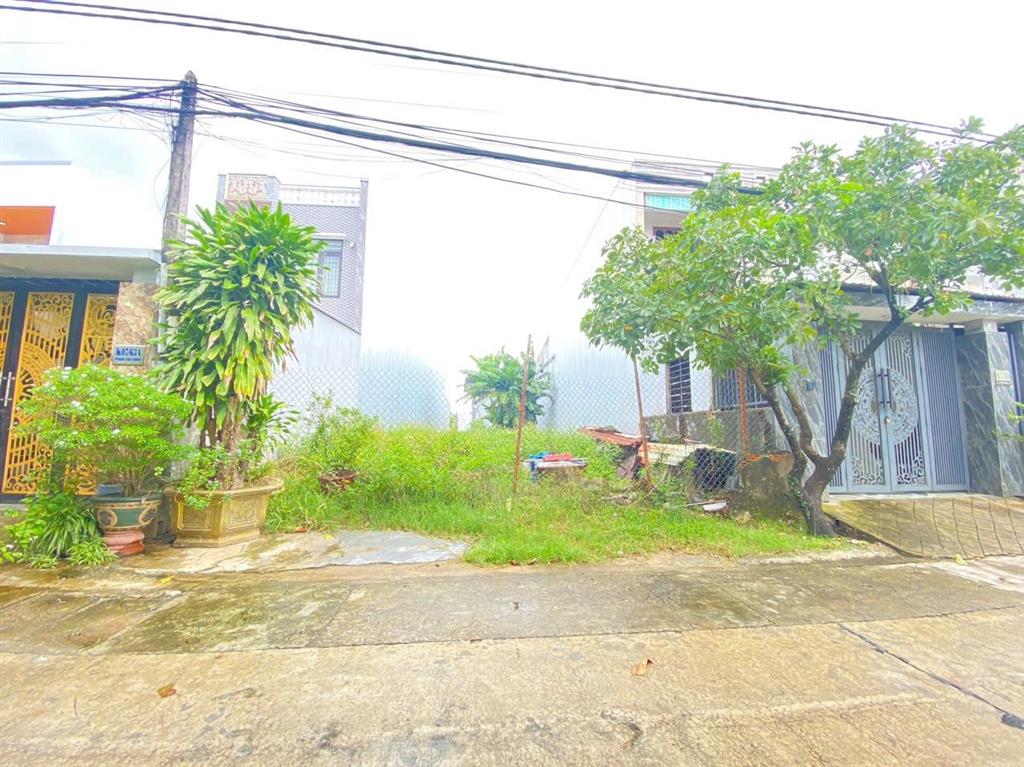 Đất kiệt oto phan văn định . gần mikazuki
 diện tích 284m2 ngang 8m
 zá 30triêu/m2