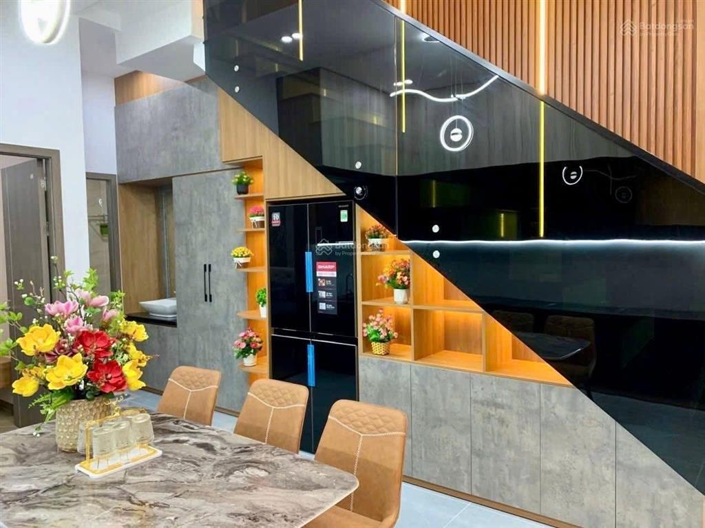 Nhà 3 tầng mt đường hồ tùng mậu nội thất cao cấp vị trí cực đẹp khu dân cư văn minh,