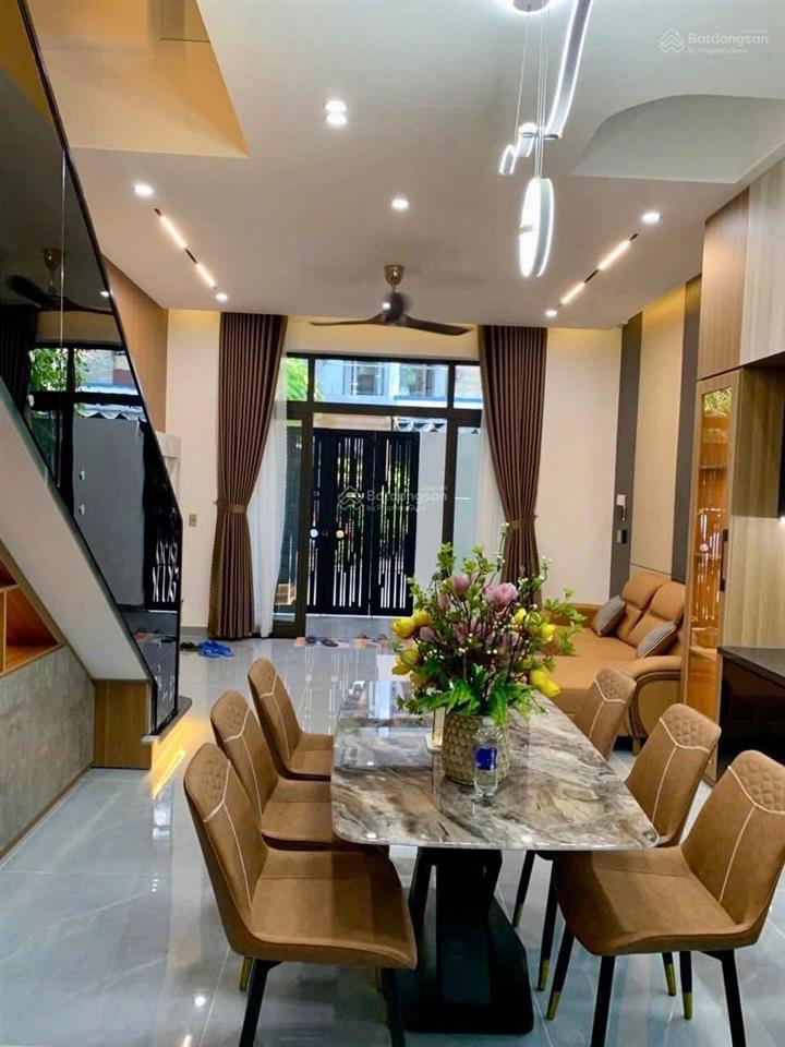 Nhà 3 tầng mt đường hồ tùng mậu nội thất cao cấp vị trí cực đẹp khu dân cư văn minh,