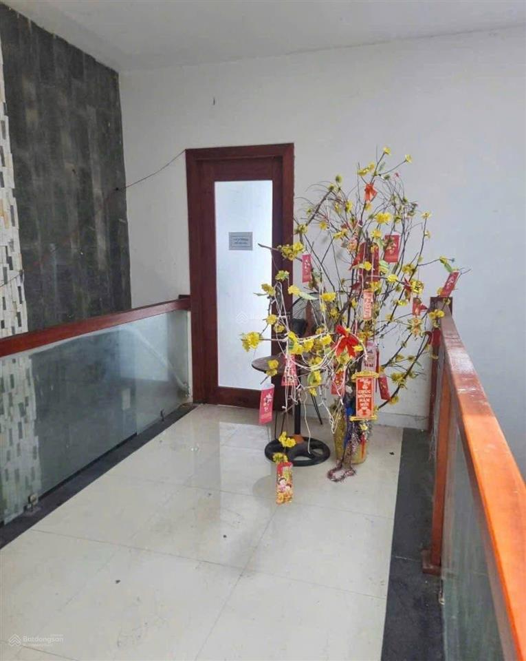 Nhà 4tầng đường hồ tùng mậu sát biển nguyễn tất thành  vi trí cực đẹp .