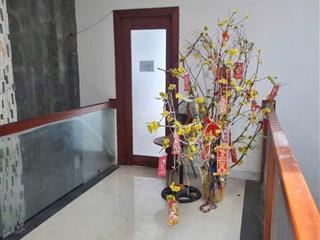 Nhà 4tầng đường hồ tùng mậu sát biển nguyễn tất thành  vi trí cực đẹp .