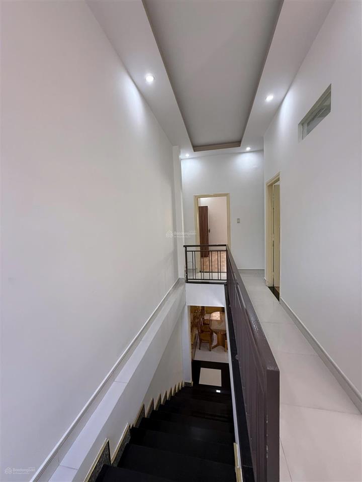 Nhà 2 tầng 2 mê đường nhánh trần xuân lê . thanh khê
 đường 3m7 vỉa hè 2m5