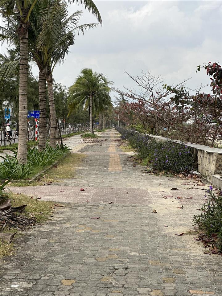 Nhà gác đúc nguyễn tất thành view bãi tắm hà khê. s= 125m2 (5x25m). giá 15.5 tỷ