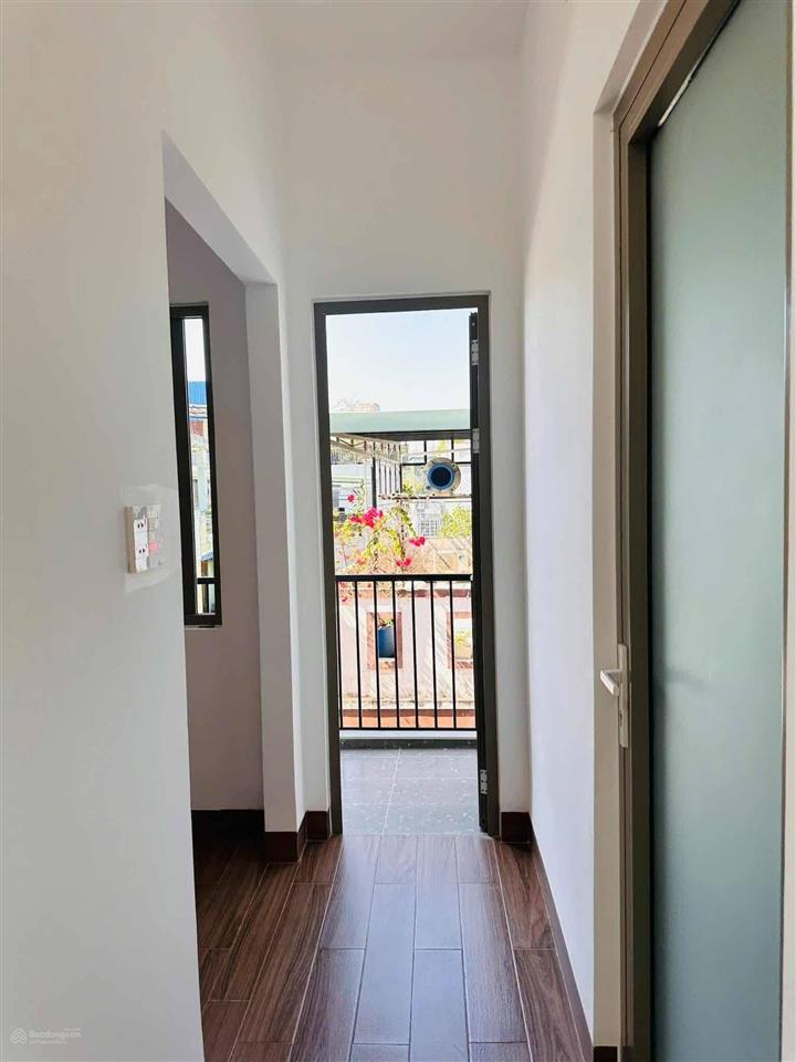 Nhà 2 mê 1 tum...đi kiệt 1/28 tôn thất đạm vào 20m hướng tây dt  62m2 ngang 5m55 nở hậu 5m66