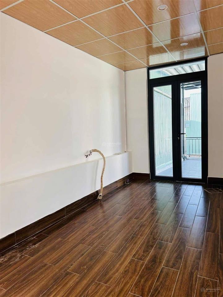 Nhà 2 mê 1 tum...đi kiệt 1/28 tôn thất đạm vào 20m hướng tây dt  62m2 ngang 5m55 nở hậu 5m66