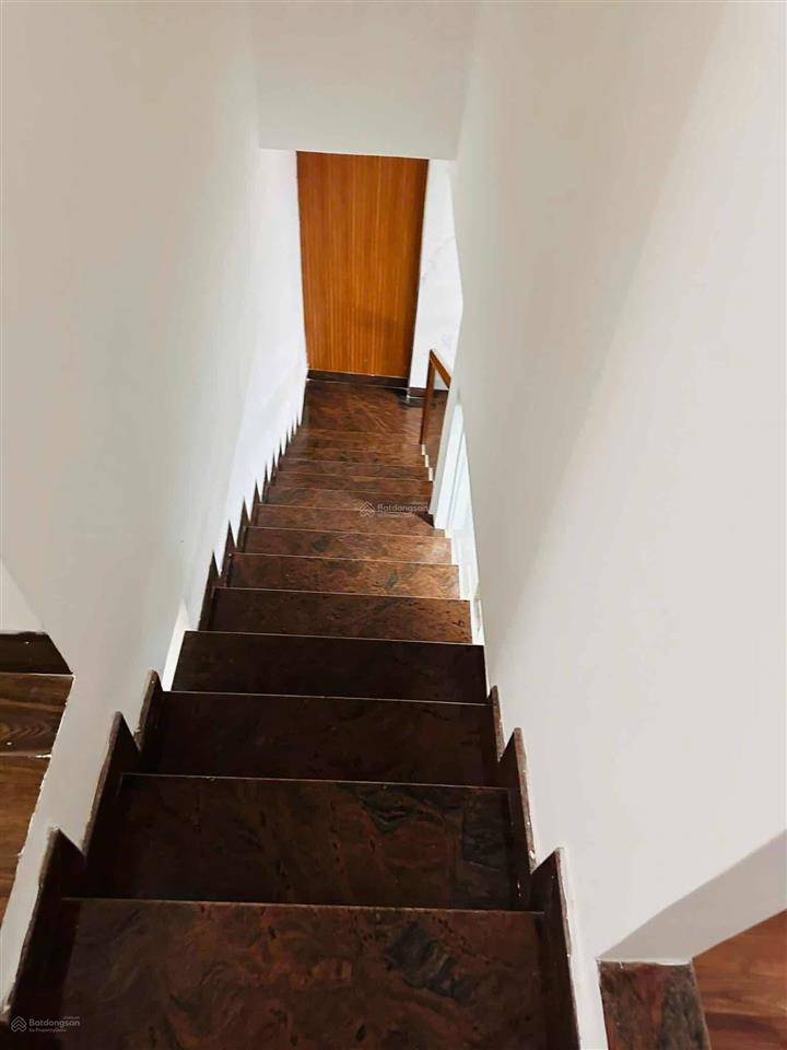 Nhà 2 mê 1 tum...đi kiệt 1/28 tôn thất đạm vào 20m hướng tây dt  62m2 ngang 5m55 nở hậu 5m66