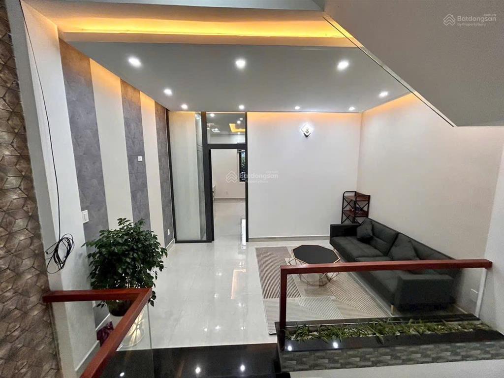 Nhà 3 tầng đường 5m5 phú lộc 20. vị trí cách biển nguyễn tất thành 500m, gần chợ  trường