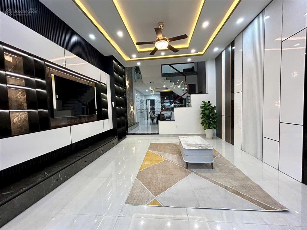 Nhà 3 tầng đường 5m5 phú lộc 20. vị trí cách biển nguyễn tất thành 500m, gần chợ  trường
