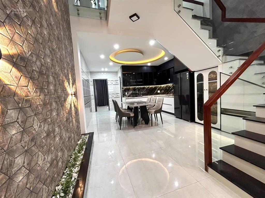 Nhà 3 tầng đường 5m5 phú lộc 20. vị trí cách biển nguyễn tất thành 500m, gần chợ  trường