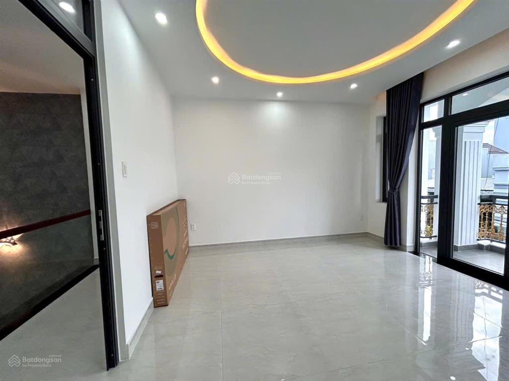 Nhà 3 tầng đường 5m5 phú lộc 20. vị trí cách biển nguyễn tất thành 500m, gần chợ  trường