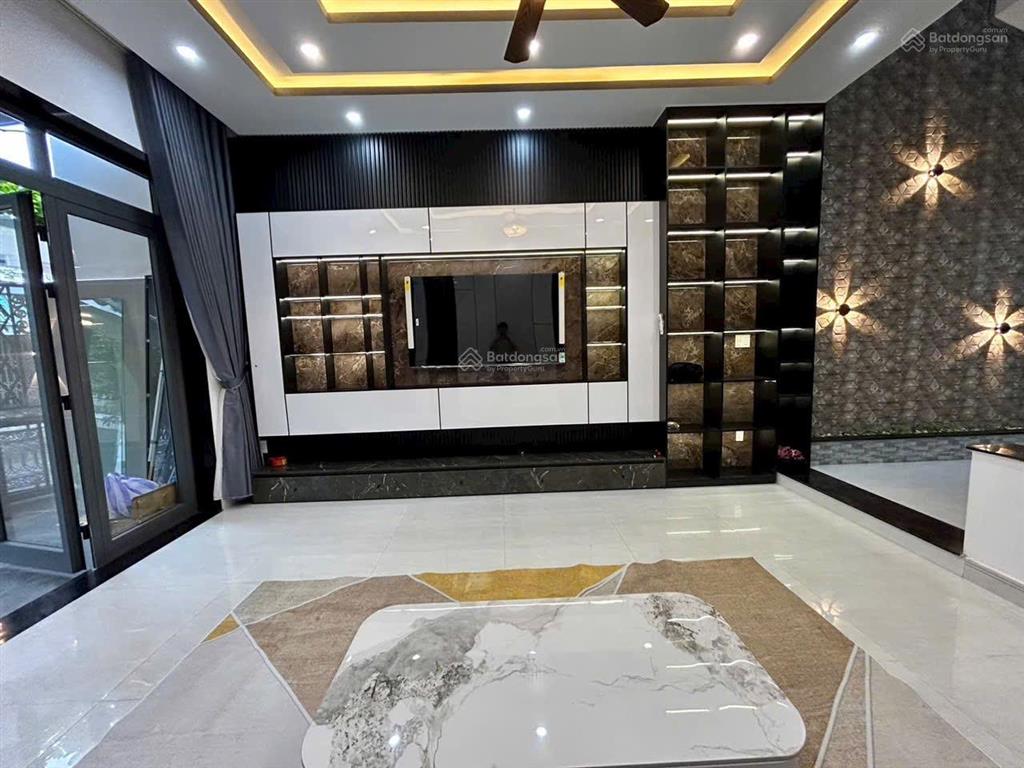 Nhà 3 tầng đường 5m5 phú lộc 20. vị trí cách biển nguyễn tất thành 500m, gần chợ  trường