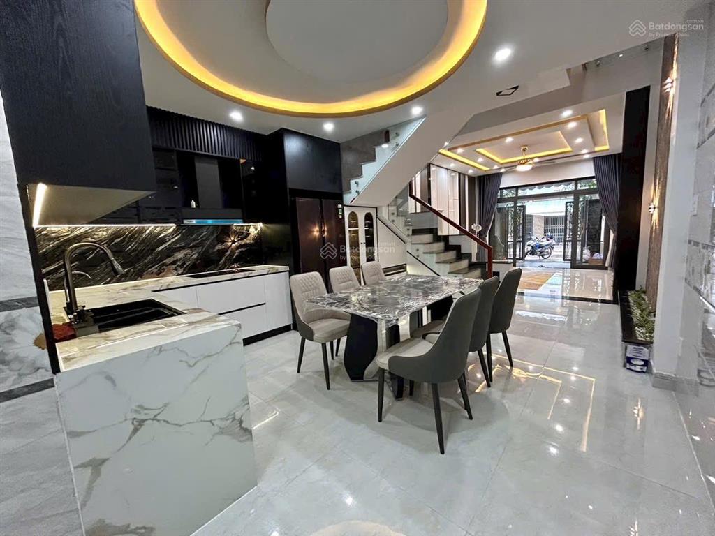 Nhà 3 tầng đường 5m5 phú lộc 20. vị trí cách biển nguyễn tất thành 500m, gần chợ  trường