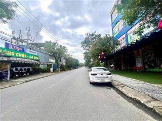 Dãy trọ 5 phòng đường 10m5 hồ tùng mậu trục thông biển nguyễn tất thành . 108m2 ngang 4m5 .