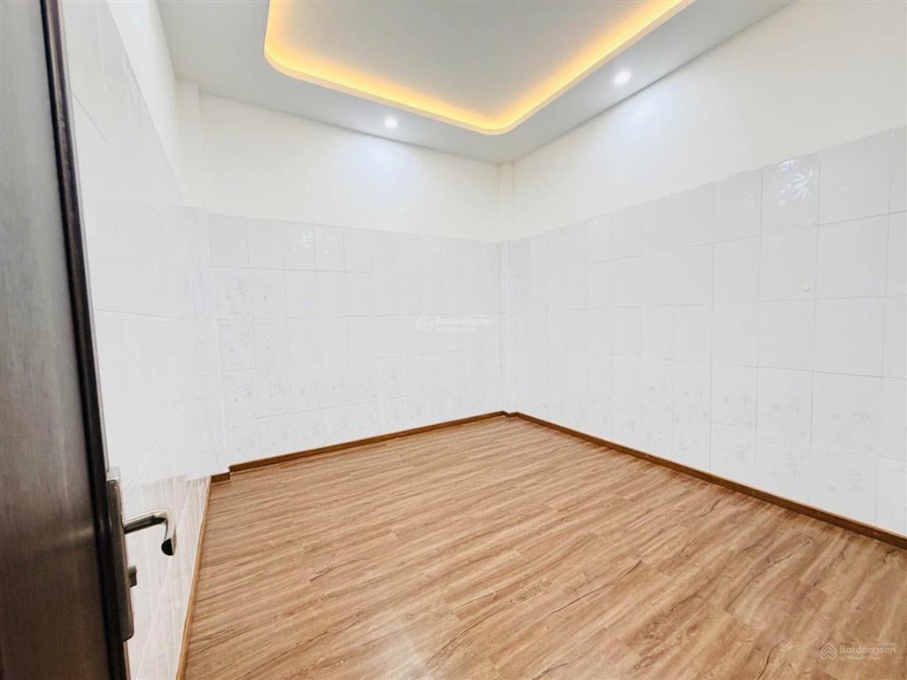 Nhà 2 tầng đường 5m5 giáp văn cương, hòa minh, song song biển nguyễn tất thành