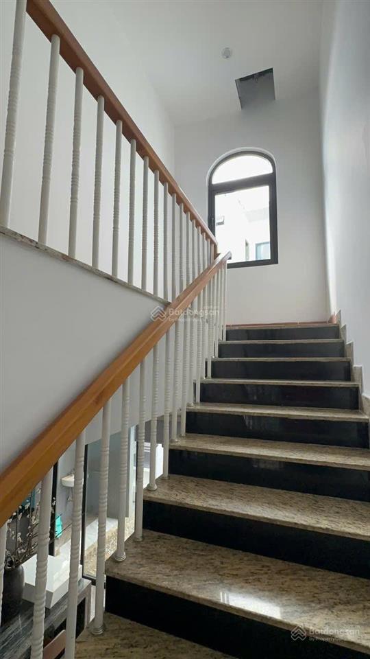 Nhà 2 tầng kiệt k62/.. nguyễn huy tưởng  diện tích 81m2 ngang 5m vuông vức  hướng đông bắc