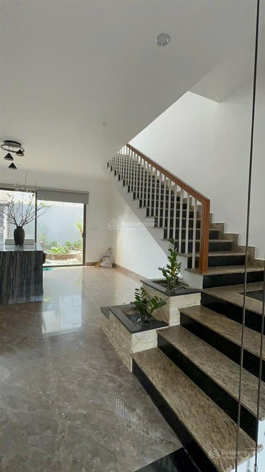 Nhà 2 tầng kiệt k62/.. nguyễn huy tưởng  diện tích 81m2 ngang 5m vuông vức  hướng đông bắc