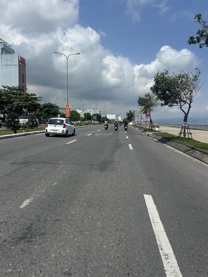 Hàng hiếm. cặp đất nguyễn tất thành, view biển, vị trí xây cao tầng, dt 250m2 ngang 10m,
