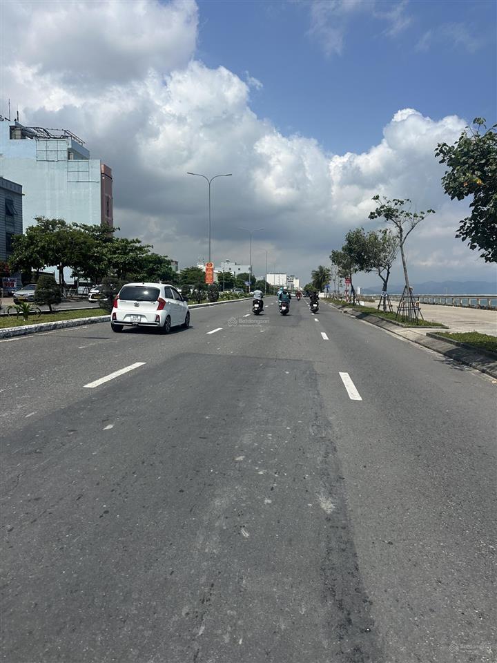 Hàng hiếm. cặp đất nguyễn tất thành, view biển, vị trí xây cao tầng, dt 250m2 ngang 10m,