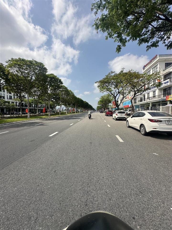 Đất 3 mặt tiền hoàng thị loan, hoà minh  dt 800m2 ngang 40m. đất tmdv