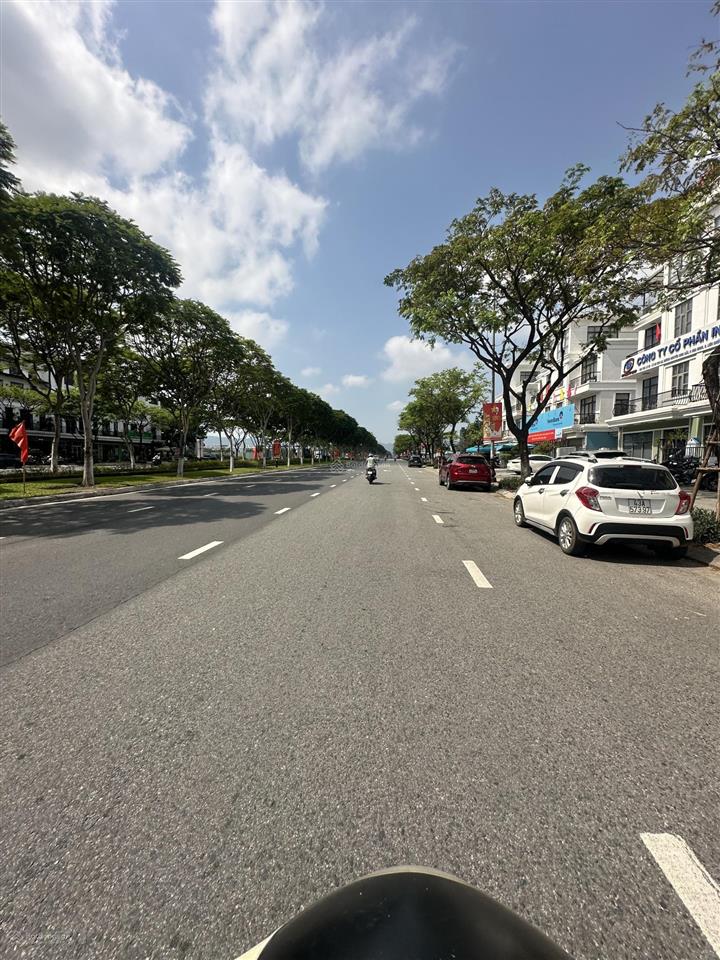 Đất 3 mặt tiền hoàng thị loan, hoà minh  dt 800m2 ngang 40m. đất tmdv