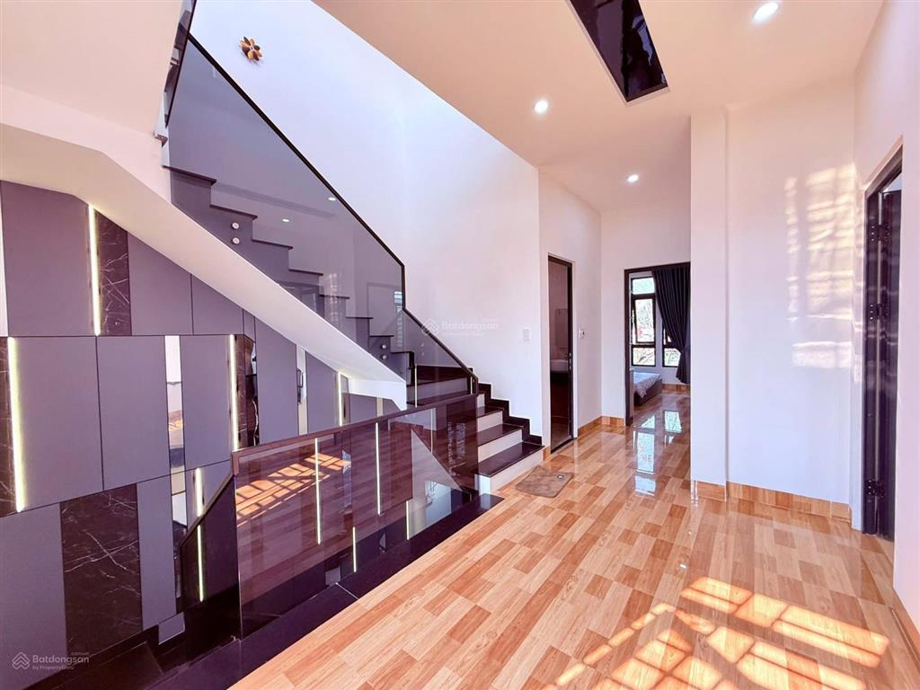 Nhà 3 tầng 3 mê kiểu villa 3 mặt kiệt tôn đản  ô tô đậu  cách trường tiểu học 40m 