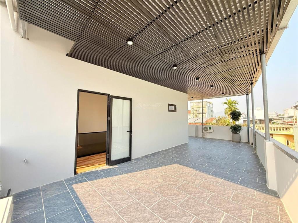 Nhà 3 tầng 3 mê kiểu villa 3 mặt kiệt tôn đản  ô tô đậu  cách trường tiểu học 40m 