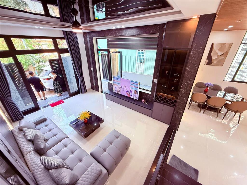 Nhà 3 tầng 3 mê kiểu villa 3 mặt kiệt tôn đản  ô tô đậu  cách trường tiểu học 40m 