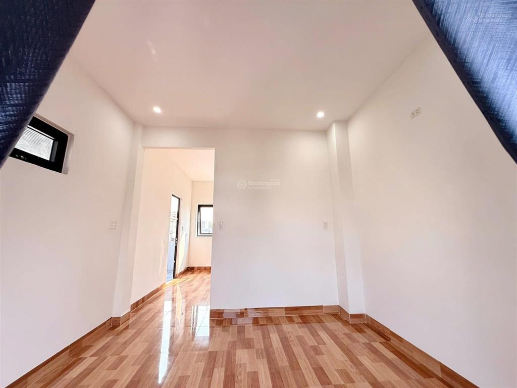 Nhà 3 tầng 3 mê kiểu villa 3 mặt kiệt tôn đản  ô tô đậu  cách trường tiểu học 40m 