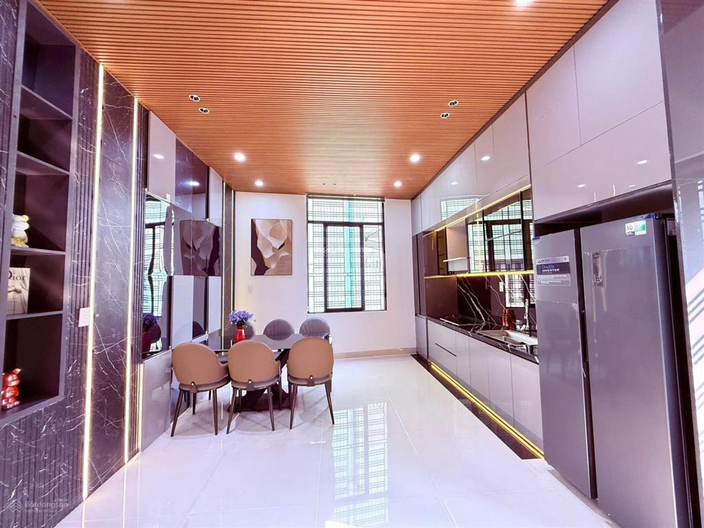Nhà 3 tầng 3 mê kiểu villa 3 mặt kiệt tôn đản  ô tô đậu  cách trường tiểu học 40m 