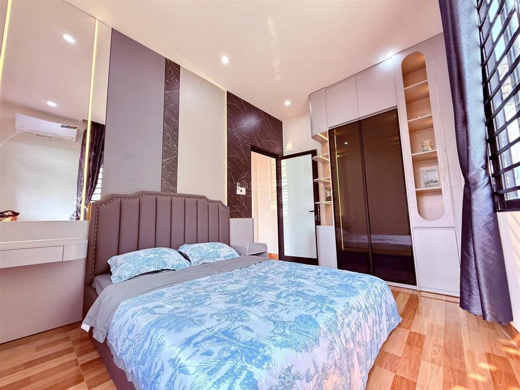 Nhà 3 tầng 3 mê kiểu villa 3 mặt kiệt tôn đản  ô tô đậu  cách trường tiểu học 40m 