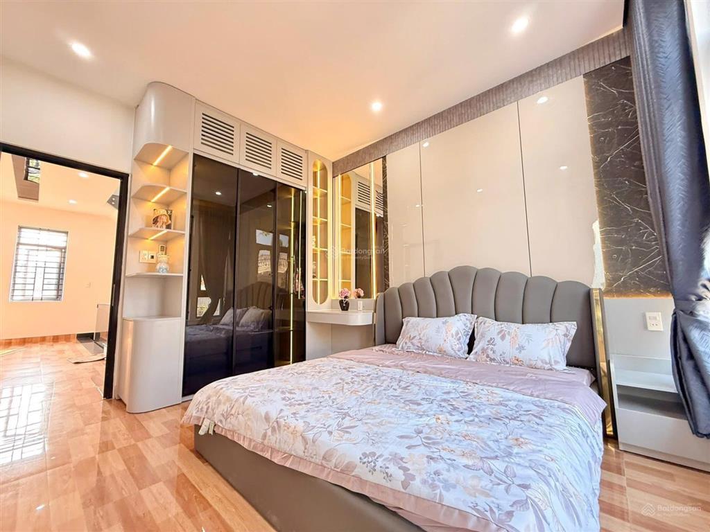 Nhà 3 tầng 3 mê kiểu villa 3 mặt kiệt tôn đản  ô tô đậu  cách trường tiểu học 40m 