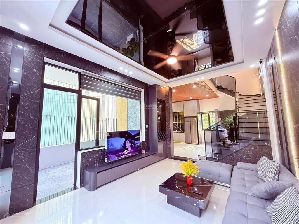 Nhà 3 tầng 3 mê kiểu villa 3 mặt kiệt tôn đản  ô tô đậu  cách trường tiểu học 40m 