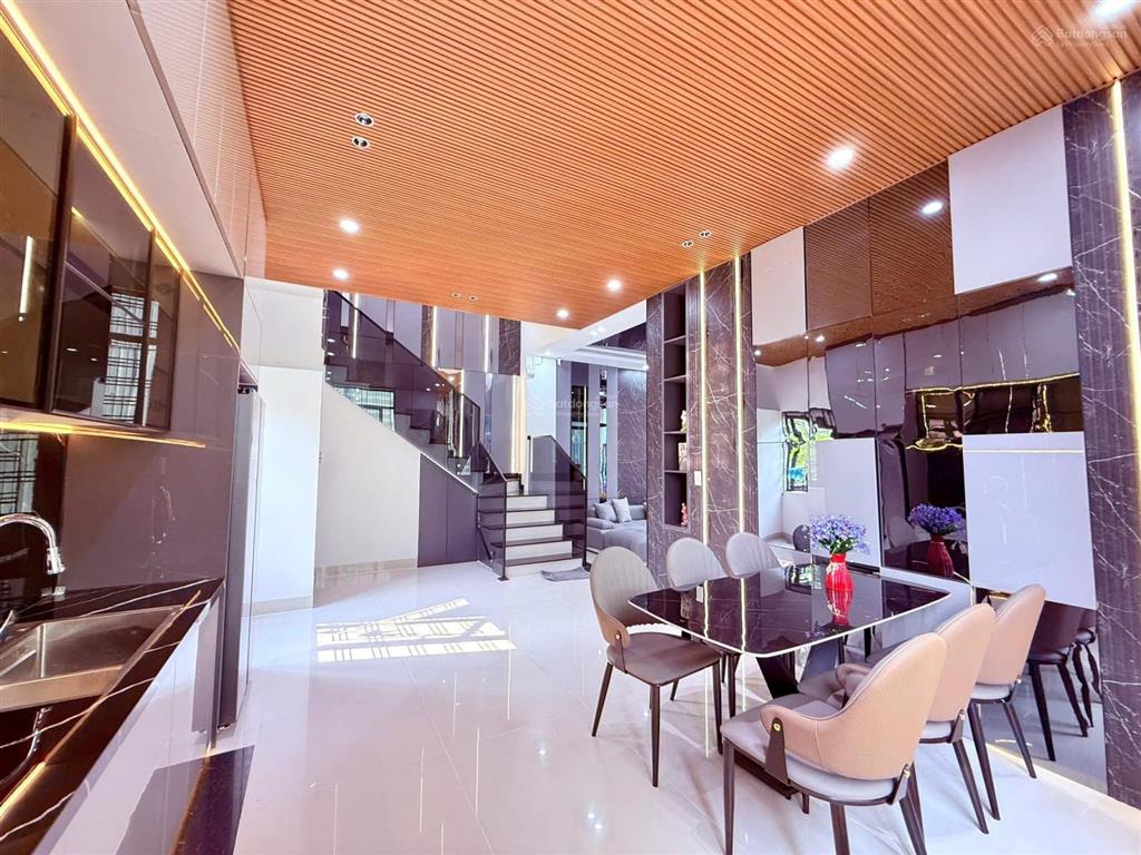 Nhà 3 tầng 3 mê kiểu villa 3 mặt kiệt tôn đản  ô tô đậu  cách trường tiểu học 40m 