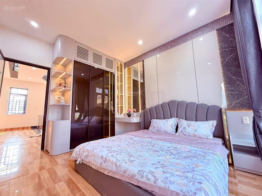 Nhà 3 tầng 3 mê kiểu villa 3 mặt kiệt tôn đản  ô tô đậu  cách trường tiểu học 40m 