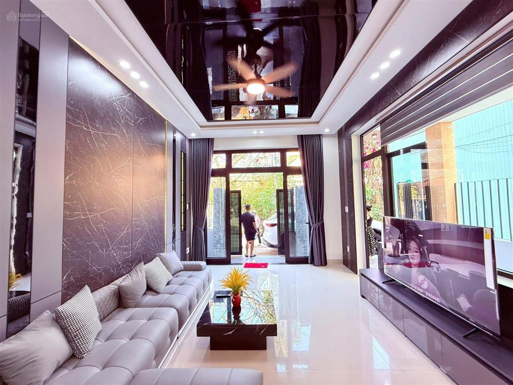 Nhà 3 tầng 3 mê kiểu villa 3 mặt kiệt tôn đản  ô tô đậu  cách trường tiểu học 40m 