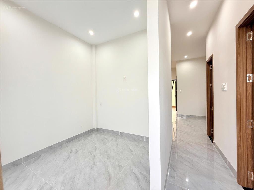 Nhà 2 tầng 2 mê kiệt ô tô 584 tôn đản  diện tích đất 80m2. ngang 6m3